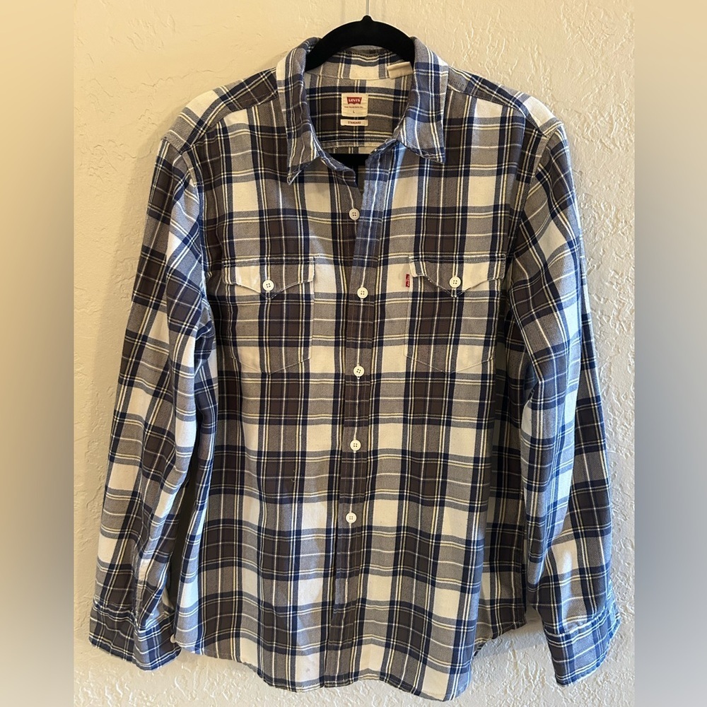 Levi’s blue and white plaid long sleeve flannel shirt size L
